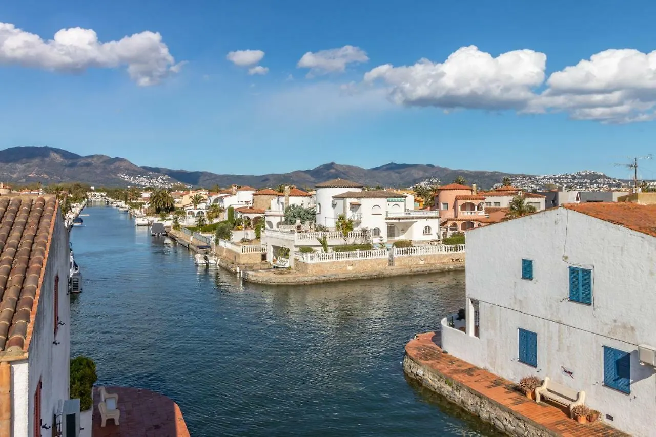 23 Carrer Port Currica Hotel Empuriabrava