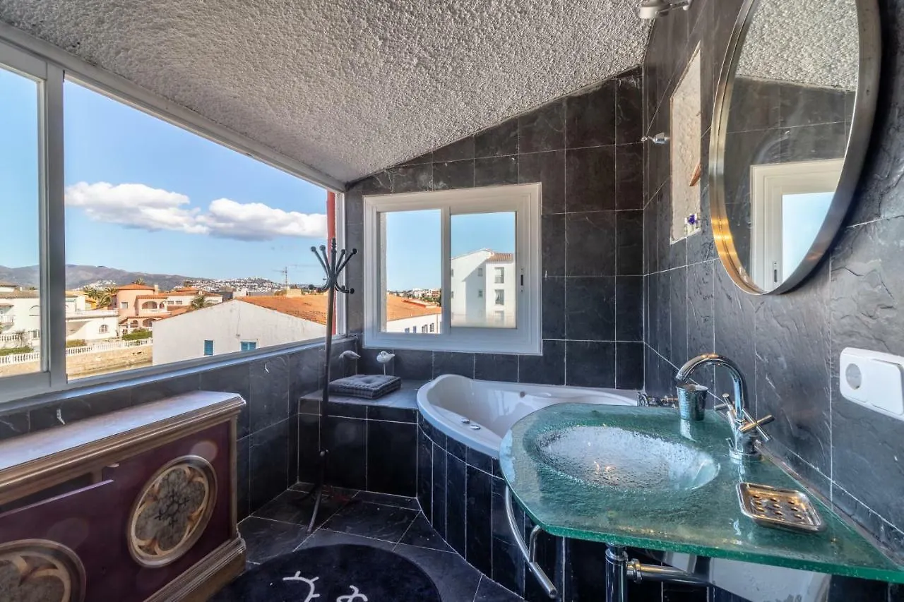 23 Carrer Port Currica Hotel Empuriabrava