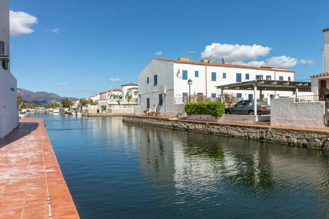 23 Carrer Port Currica Hotel Empuriabrava
